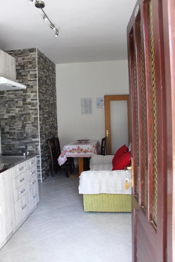 Laura'S Apartment Пореч Экстерьер фото